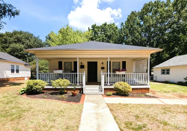Photo 2 of Single family home for sale at 507 E 10th Street, Kannapolis, NC 28083 | MLS# 4401406 | Listing updated on 2026-10-06