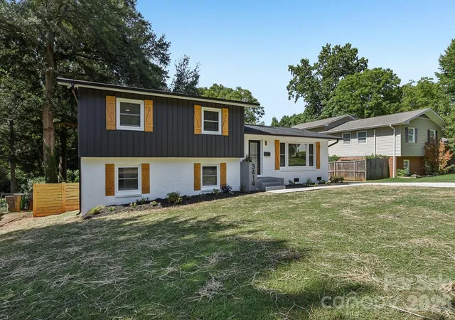 2nd image of 3414 Winterfield Pl, Charlotte, NC 28205 | MLS# 4401411