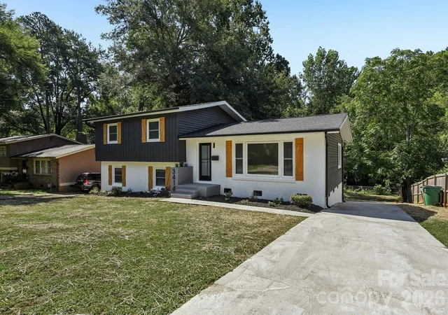 3rd image of 3414 Winterfield Pl, Charlotte, NC 28205 | MLS# 4401411