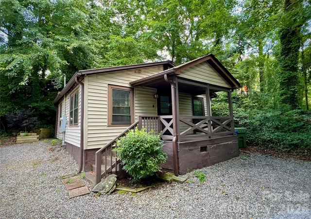 Homes for sale in Asheville, NC | 4 Arbutus Rd, Asheville, NC 28805 | MLS# 4401422