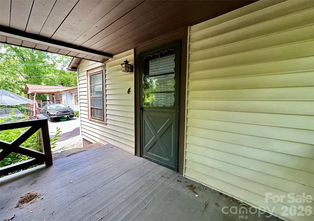 Photo 4 of Single family home for sale at 4 Arbutus Rd, Asheville, NC 28805 | MLS# 4401422 | Listing updated on 2026-08-31