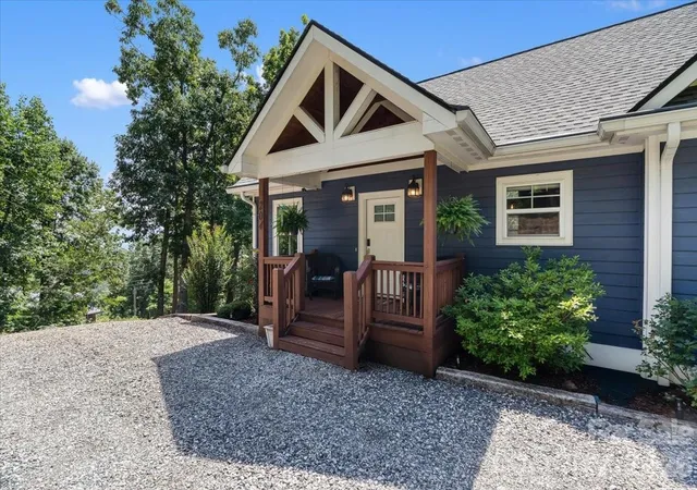 Photo 2 of Single family home for sale at 204 Mostert Dr, Asheville, NC 28804 | MLS# 4401439 | Listing updated on 2026-10-04