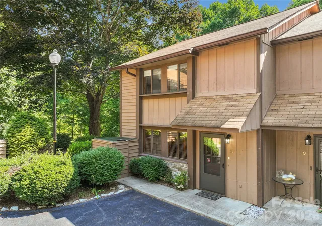 Photo 2 of Townhouse for sale at 37 George Cir, Maggie Valley, NC 28751 | MLS# 4401492 | Listing updated on 2026-08-12
