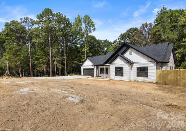 Photo 2 of Single family home for sale at 816 Winding Brk Rd, Monroe, NC 28112 | MLS# 4401503 | Listing updated on 2026-10-07