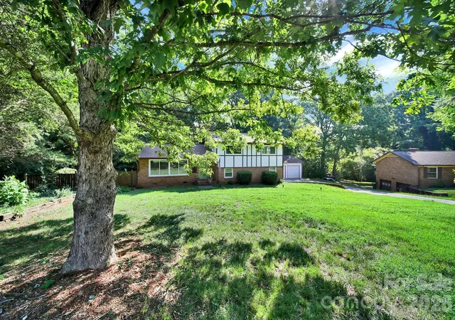 Photo 35 of Single family home for sale at 2311 Laurelwood Cir, Charlotte, NC 28214 | MLS# 4401523 | Listing updated on 2026-08-11