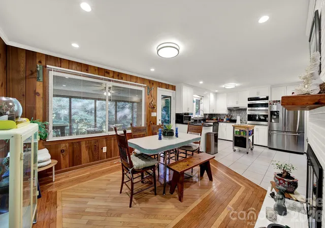 Photo 4 of Single family home for sale at 2311 Laurelwood Cir, Charlotte, NC 28214 | MLS# 4401523 | Listing updated on 2026-08-11