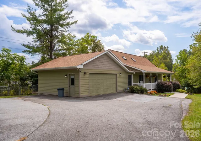 Homes for sale in Horse Shoe, NC | 43 Evan Tyler Ln, Horse Shoe, NC 28742 | MLS# 4401532
