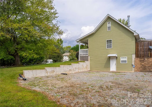 Homes for sale in Horse Shoe, NC | 43 Evan Tyler Ln, Horse Shoe, NC 28742 | MLS# 4401532