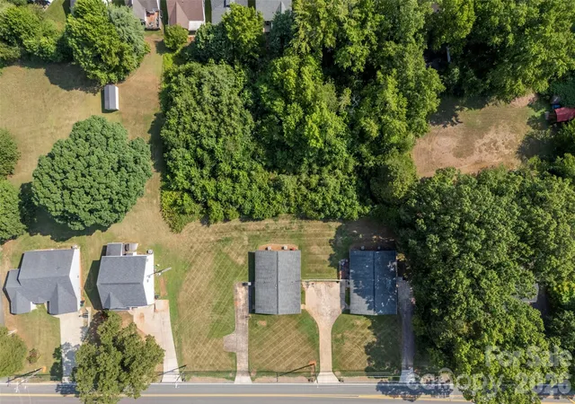 Photo 2 of Townhouse for sale at 6010 Pleasant Grv Rd, Charlotte, NC 28216 | MLS# 4401539 | Listing updated on 2026-09-20