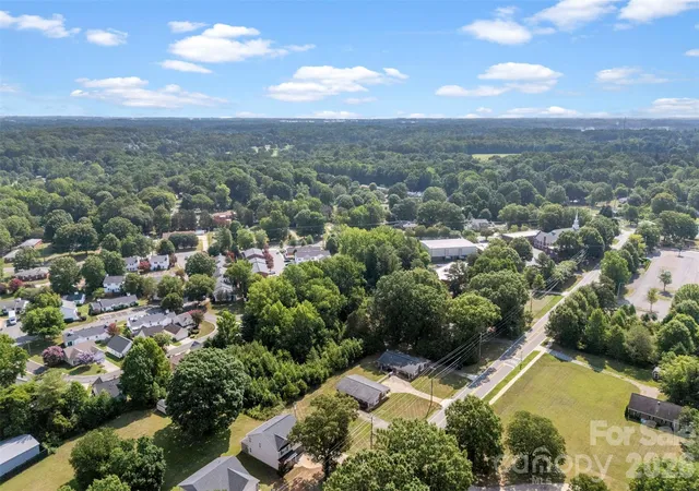 Homes for sale in Charlotte, NC | 6010 Pleasant Grove Rd, Charlotte, NC 28216 | MLS# 4401539
