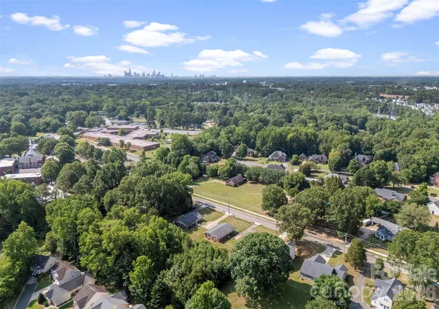 Photo 4 of Townhouse for sale at 6010 Pleasant Grv Rd, Charlotte, NC 28216 | MLS# 4401539 | Listing updated on 2026-09-20