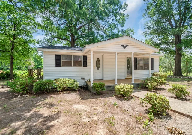 Photo 3 of Single family home for sale at 197 Faulkenberry Rd, Pageland, SC 29728 | MLS# 4401542 | Listing updated on 2026-08-21