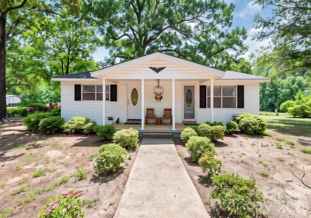 Photo 2 of Single family home for sale at 197 Faulkenberry Rd, Pageland, SC 29728 | MLS# 4401542 | Listing updated on 2026-08-21