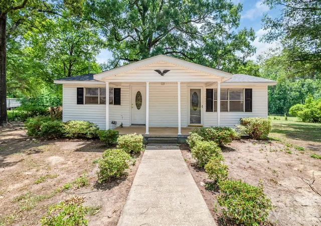 Photo 3 of Single family home for sale at 197 Faulkenberry Rd, Pageland, SC 29728 | MLS# 4401542 | Listing updated on 2026-08-21