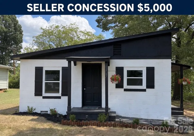 Photo 1 of Single family home for sale at 1107 S Meeting St, Statesville, NC 28677 | MLS# 4401560 | Listing updated on 2026-08-29