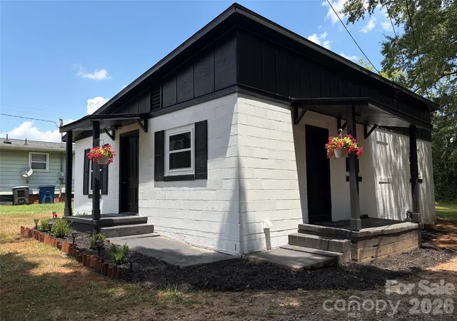 Homes for sale in Statesville, NC | 1107 S Meeting St, Statesville, NC 28677 | MLS# 4401560