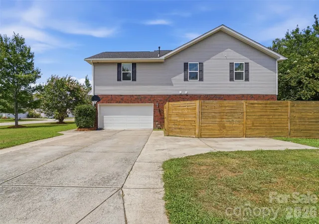 Photo 4 of Single family home for sale at 835 Estuary Ct, Rock Hill, SC 29732 | MLS# 4401569 | Listing updated on 2026-10-07