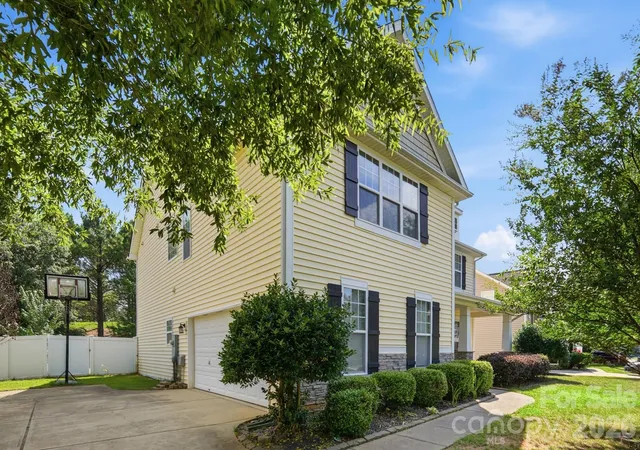 Photo 3 of Single family home for sale at 6014 Magna Ln, Indian Trail, NC 28079 | MLS# 4401575 | Listing updated on 2026-09-26