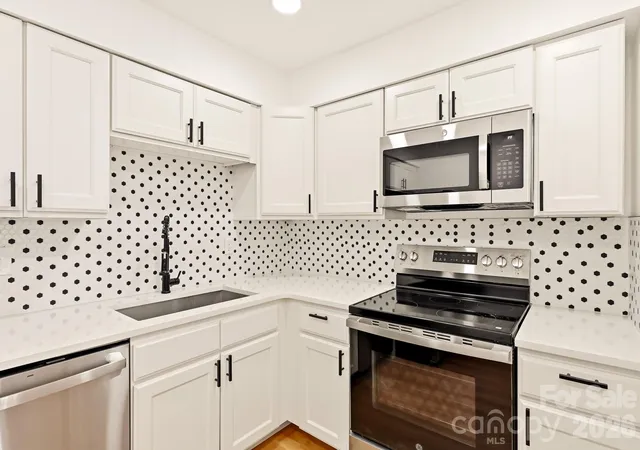 Photo 1 of Single family home for sale at 1936 Lakedell Dr, Charlotte, NC 28215 | MLS# 4401576 | Listing updated on 2026-09-01