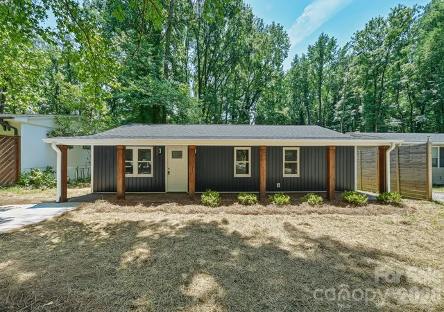 Homes for sale in Charlotte, NC | 1936 Lakedell Dr, Charlotte, NC 28215 | MLS# 4401576
