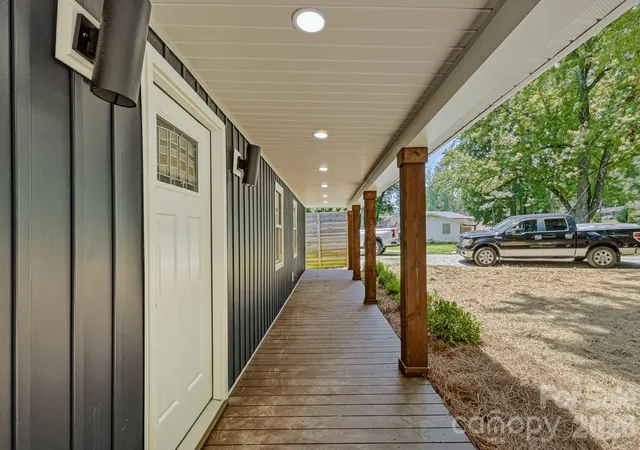 Photo 28 of Single family home for sale at 1936 Lakedell Dr, Charlotte, NC 28215 | MLS# 4401576 | Listing updated on 2026-09-01