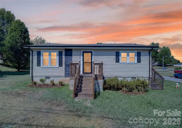 Photo 1 of Single family home for sale at 893 7th Street Dr Se, Hickory, NC 28602 | MLS# 4401587 | Listing updated on 2026-08-18