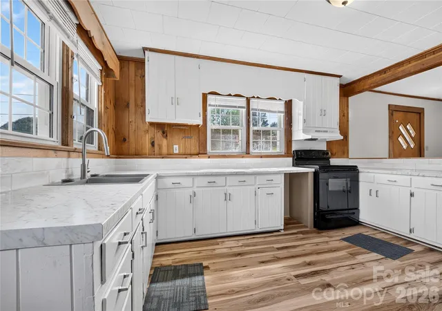 Photo 2 of Single family home for sale at 893 7th Street Dr Se, Hickory, NC 28602 | MLS# 4401587 | Listing updated on 2026-08-18