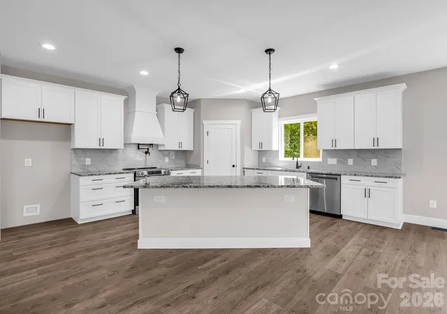 3rd image of 120 Grandview Ln, Hendersonville, NC 28791 | MLS# 4401614