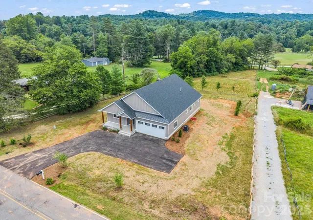 1st image of 120 Grandview Ln, Hendersonville, NC 28791 | MLS# 4401614