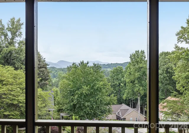 Homes for sale in Hendersonville, NC | 81 Chestnut Ln, Hendersonville, NC 28792 | MLS# 4401616