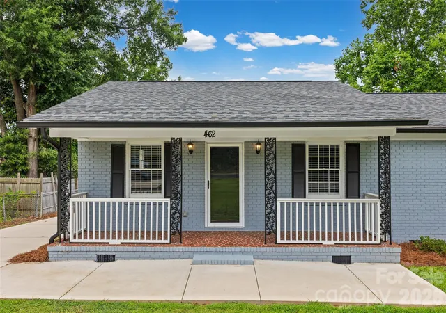 Photo 3 of Sale Pending at 462 S Heckle Blvd, Rock Hill, SC 29730 | MLS# 4401618 | Listing updated on 2026-10-07
