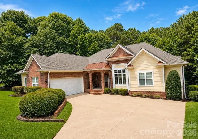 Photo 1 of Single family home for sale at 138 Fox Hunt Dr, Mooresville, NC 28117 | MLS# 4401628 | Listing updated on 2026-08-22