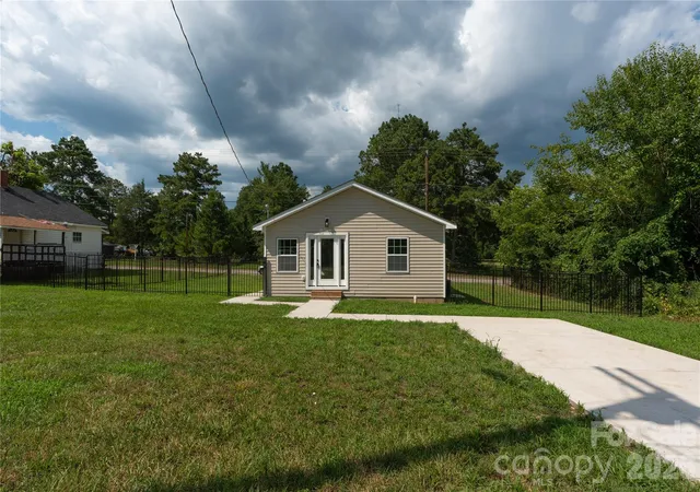 Photo 3 of Single family home for sale at 724 Webber Ave, Chester, SC 29706 | MLS# 4401640 | Listing updated on 2026-07-21