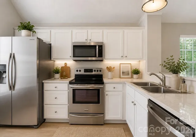 Photo 3 of Townhouse for sale at 932 Heritage Pkwy, Fort Mill, SC 29715 | MLS# 4401644 | Listing updated on 2026-09-22