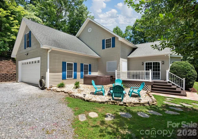 Photo 3 of Single family home for sale at 49 Indian Ridge Trl, Hendersonville, NC 28739 | MLS# 4401659 | Listing updated on 2026-09-26