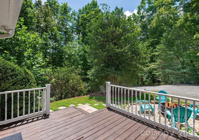 Photo 3 of Single family home for sale at 49 Indian Ridge Trl, Hendersonville, NC 28739 | MLS# 4401659 | Listing updated on 2026-09-26