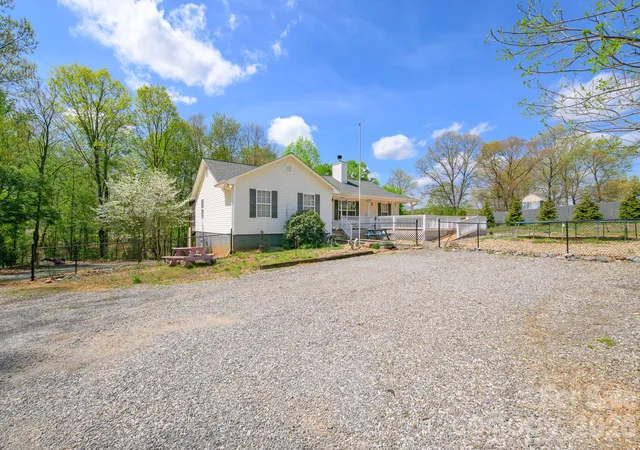 Homes for sale in Statesville, NC | 533 Tuckers Grove Rd, Statesville, NC 28625 | MLS# 4401682