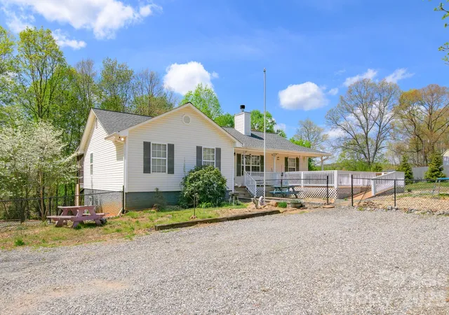 Homes for sale in Statesville, NC | 533 Tuckers Grove Rd, Statesville, NC 28625 | MLS# 4401682
