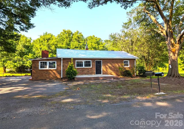Photo 1 of Single family home for sale at 9207 Elgin Dr, Charlotte, NC 28214 | MLS# 4401691 | Listing updated on 2026-08-05
