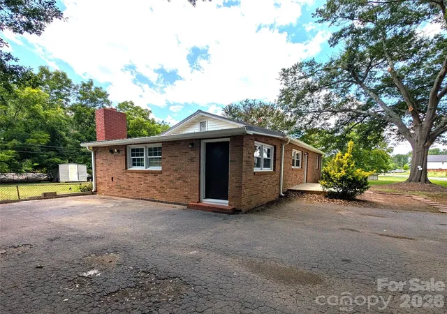 Photo 2 of Single family home for sale at 9207 Elgin Dr, Charlotte, NC 28214 | MLS# 4401691 | Listing updated on 2026-08-05