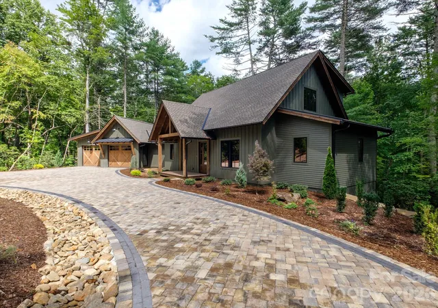 Photo 3 of Single family home for sale at 465 Mountain Brk Trl, Brevard, NC 28712 | MLS# 4401717 | Listing updated on 2026-08-20
