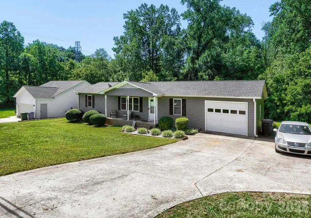 2nd image of 2601 Lynn Dr, Gastonia, NC 28054 | MLS# 4401718