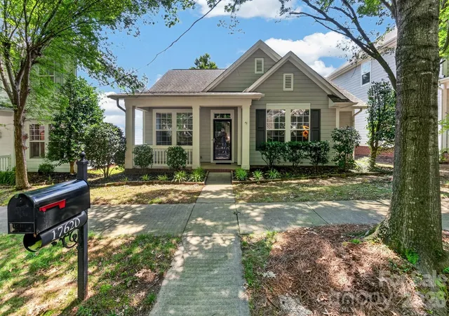 Photo 1 of Single family home for sale at 17620 Harbor Walk Dr, Cornelius, NC 28031 | MLS# 4401735 | Listing updated on 2026-08-31