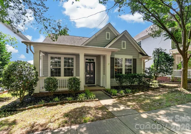 Photo 2 of Single family home for sale at 17620 Harbor Walk Dr, Cornelius, NC 28031 | MLS# 4401735 | Listing updated on 2026-08-31