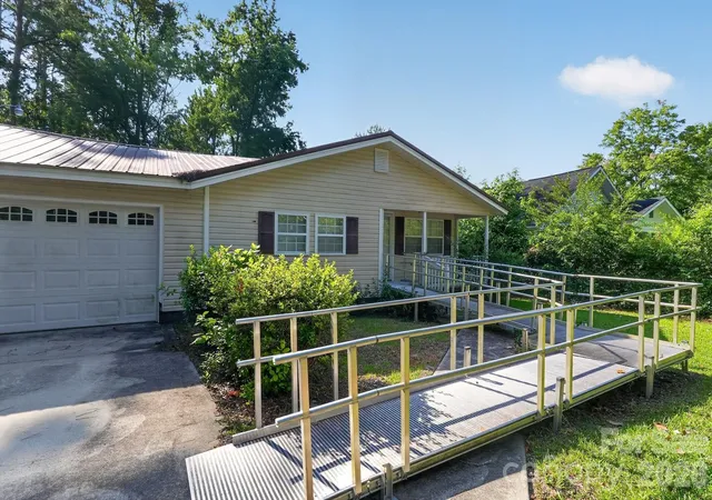 Homes for sale in Loris, SC | 4494 Market St, Loris, SC 29569 | MLS# 4401749