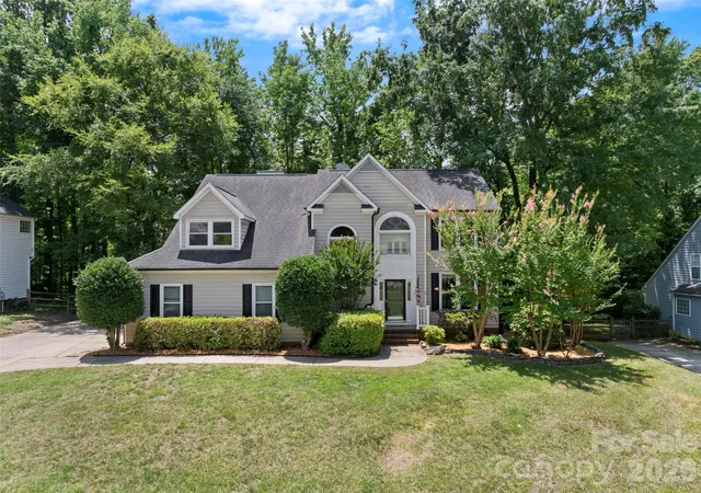 Photo 2 of Single family home for sale at 8610 Forest Shadow Cir, Cornelius, NC 28031 | MLS# 4401758 | Listing updated on 2026-08-24