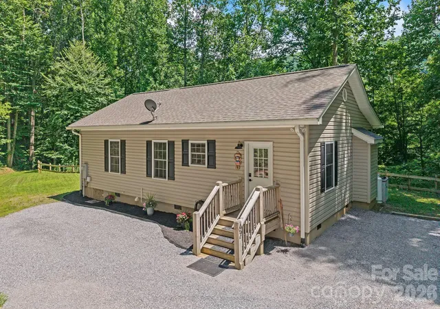 Homes for sale in Waynesville, NC | 62 Robin Ln, Waynesville, NC 28786 | MLS# 4401765
