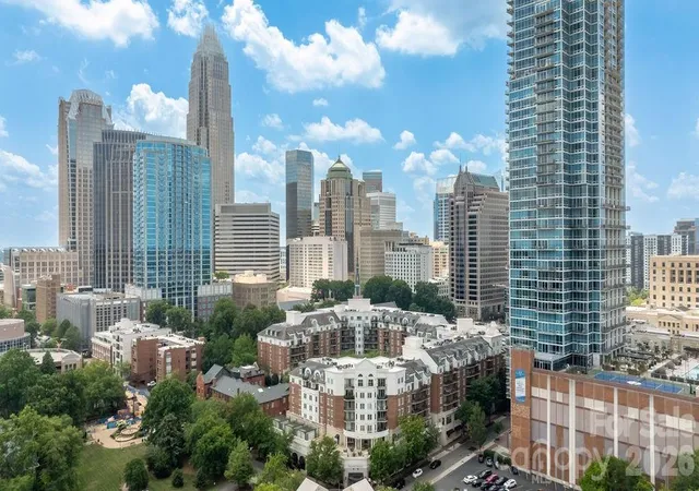 2nd image of 300 W 5Th St, Charlotte, NC 28202