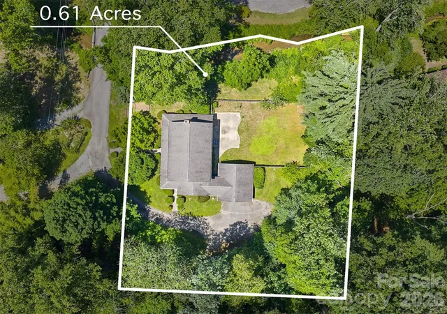 33rd image of 1064 Maplewood Ct, Hendersonville, NC 28791 | MLS# 4401789