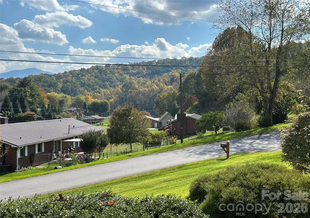 Photo 1 of Single family home for sale at 44 Green Dr, Waynesville, NC 28785 | MLS# 4401809 | Listing updated on 2026-10-26